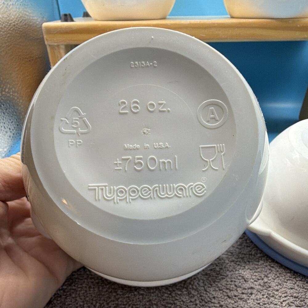 Tupperware 5pc Round Storage Container Set w/ Lids, 16 oz & 26 oz Christmas - Picture 8 of 10
